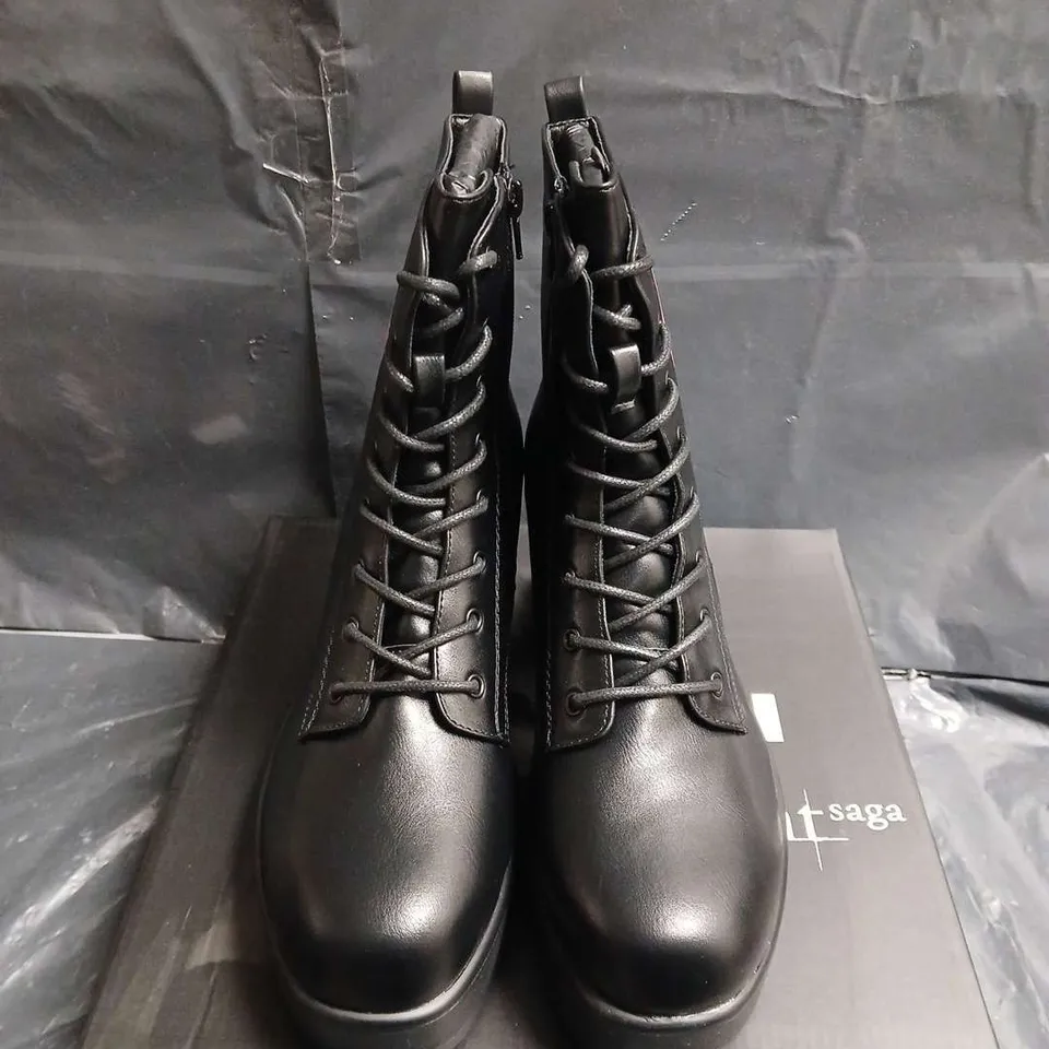 BOXED PAIR OF KOI TEAM EDWARD MILITARY BOOTS - UK SIZE 10