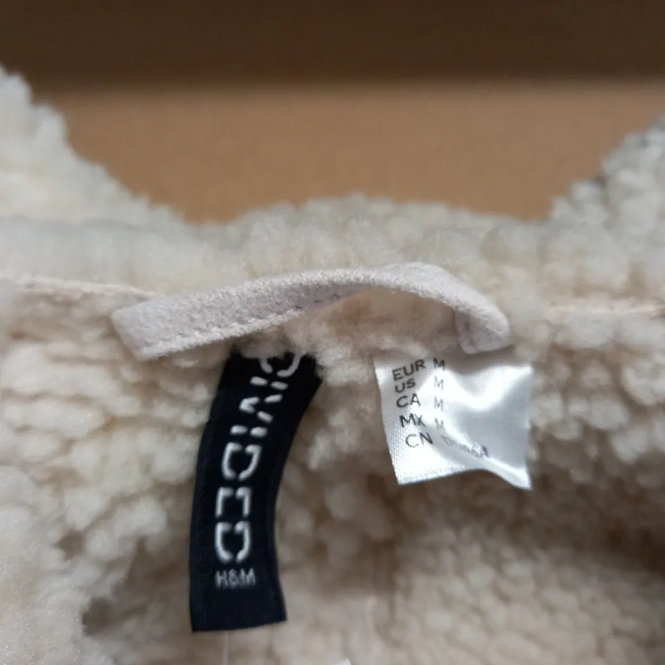 DIVIDED H&M WHITE FLUFFY JACKET - SIZE M