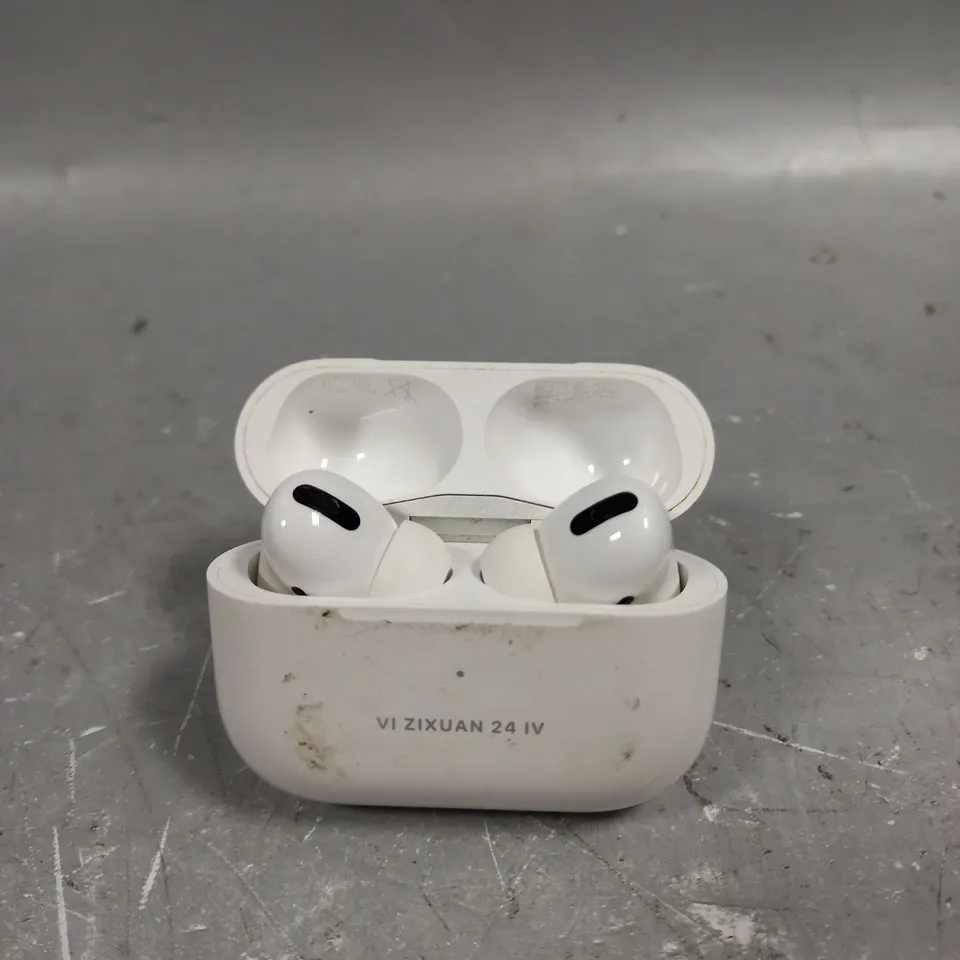 APPLE AIRPODS WITH CHARGING CASE - A2190