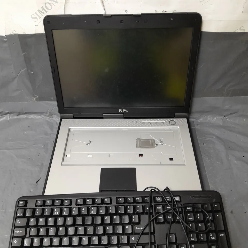 2 X ELECTRONIC PRODUCTS TO INCLUDE WIRED KEYBOARD & RM MOBILE ONE LAPTOP 