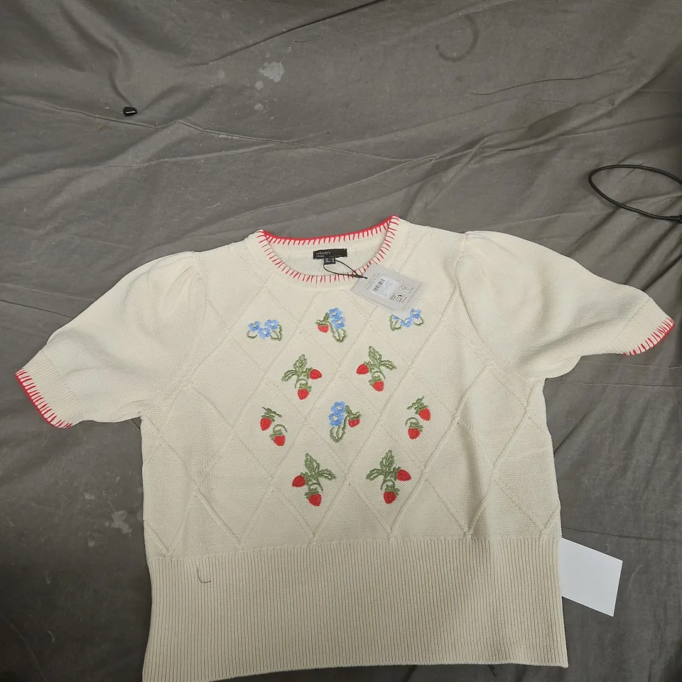 NOBODY'S CHILD STRAWBERRY EMBROIDERED KNIT TOP – CREAM, UK M