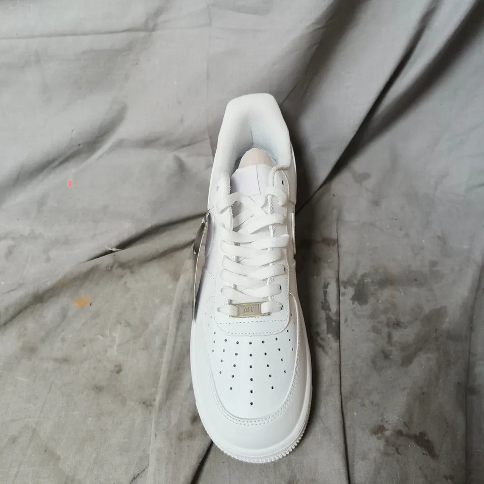 UNBOXED NIKE AIR FORCE 1 LOW WHITE SNEAKERS – UK SIZE 9 WITH NIKE KEYRING