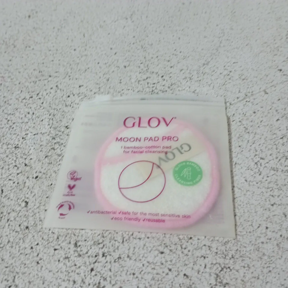 BOX OF APPROXIMATELY 300 X GLOV MOON PAD PRO 