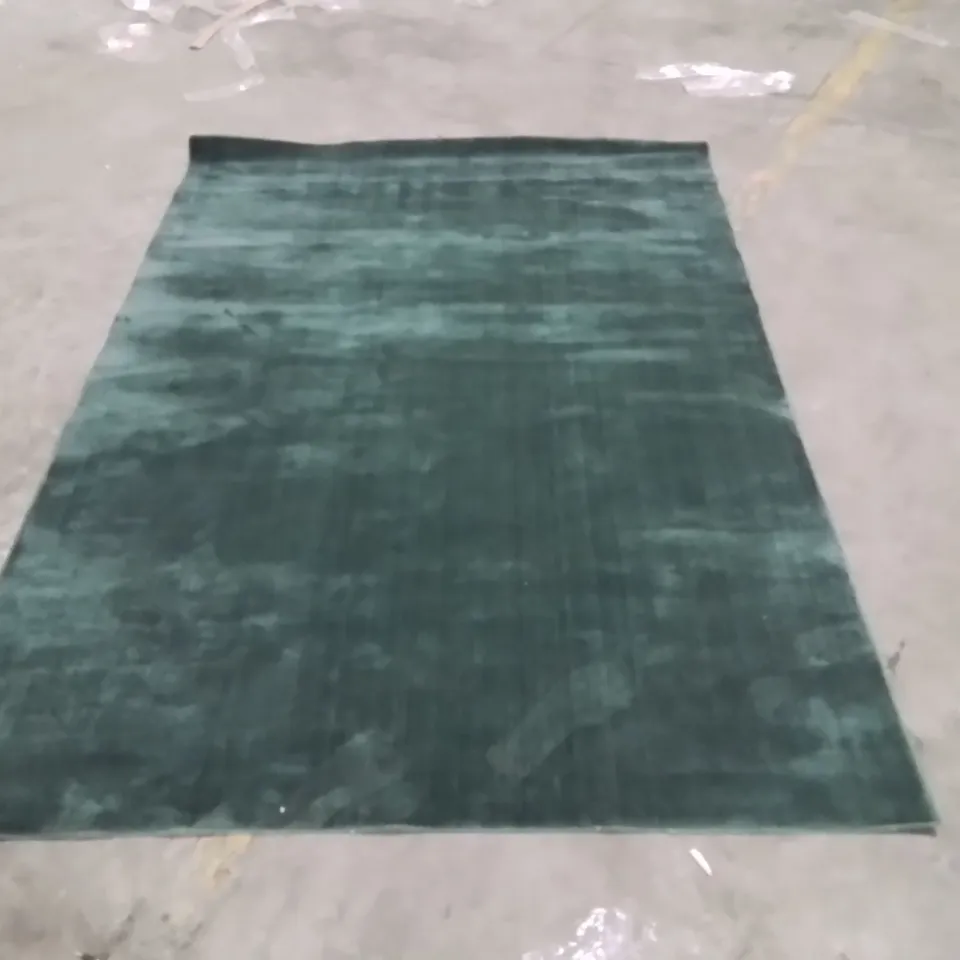 QUALITY DESIGNER AREA RUG - APPROXIMATELY 220x150