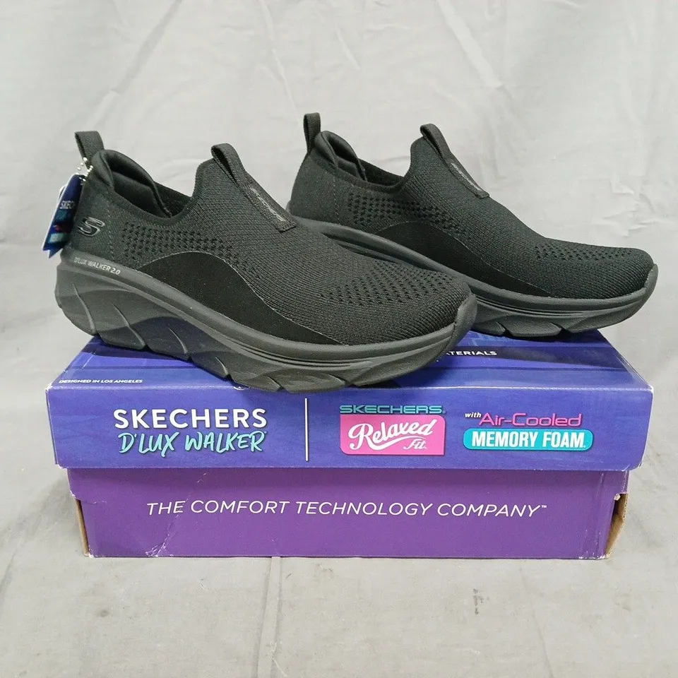 BOXED PAIR OF SKECHERS RELAXED FIT SLIP-IN SHOES IN BLACK SIZE UK 5