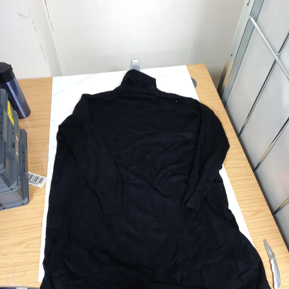 BOX OF ASSORTED CLOTHING ITEMS TO INCLUDE TOPS, SHORTS, TOPS, HANDBAGS ETC