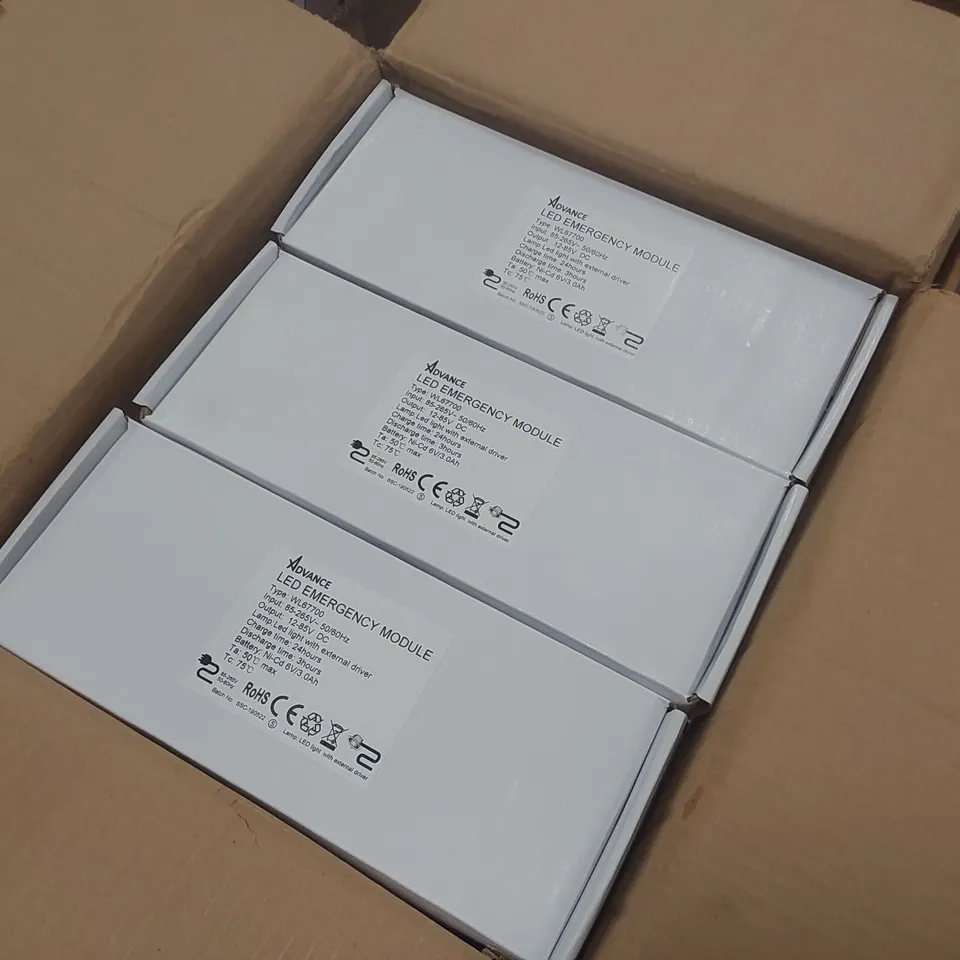PALLET CONTAINING A VERY LARGE QUANTITY OF ASSORTED LIGHTING PRODUCTS TO INCLUDE: 18W LED RECESSED CIRCULAR ULTRASLIM DOWNLIGHTS, LED PANEL LIGHTS, LED EMERGENCY MODULES ECT