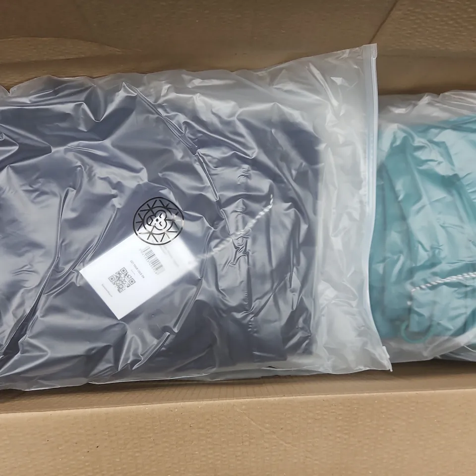 APPROXIMATELY 20 ASSORTED BAGGED CLOTHING ITEMS IN VARIOUS SIZES TO INCLUDE UNISEX GET YOUR COLD ON JOGGERS IN GREEN & UNISEX BRASS MONKEY JOGGERS IN NAVY