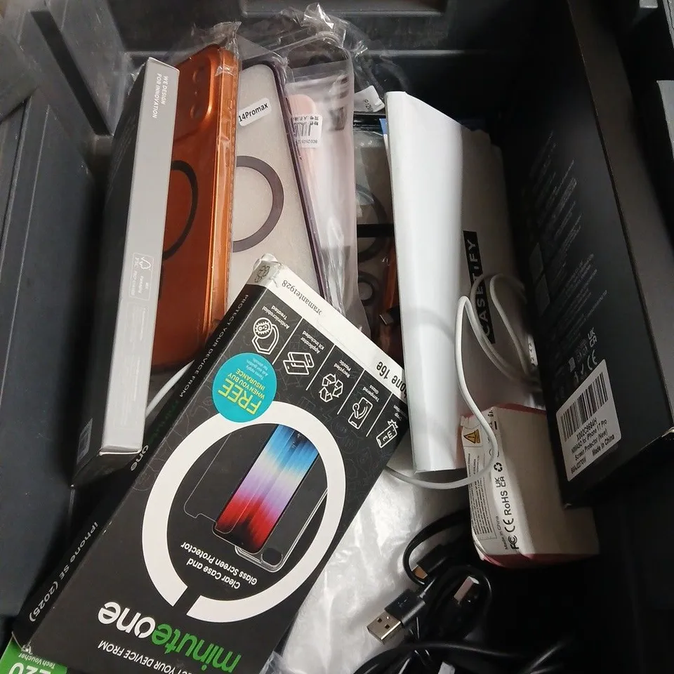APPROXIMATELY 15 ASSORTED SMARTPHONE ACCESSORIES TO INCLUDE CHARGING CABLES, POWERBANKS, PHONE CASES ETC 