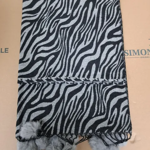 LOT OF 4 BRAND NEW BLACK/GREY SCARFS 