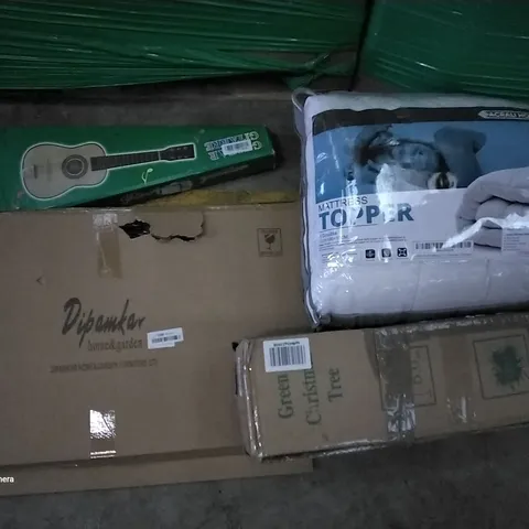 PALLET OF ASSORTED ITEMS INCLUDING MATTRESS TOPPER, GREEN CHRISTMAS TREE, UKULELE, HOMIDEC DRYING RACK, DIPAMKAR HOME&GAREDEN
