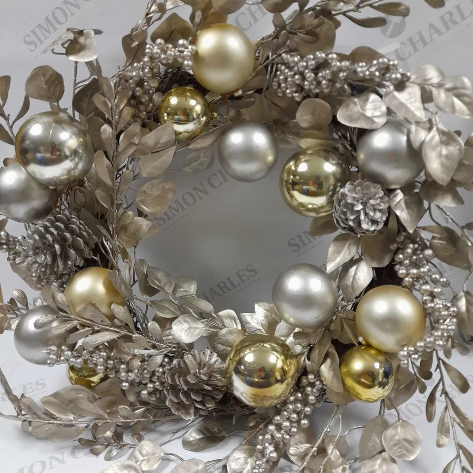 CHAMPAGNE AND GOLD PRE-LIT FESRTIVE WREATH RRP £32.99