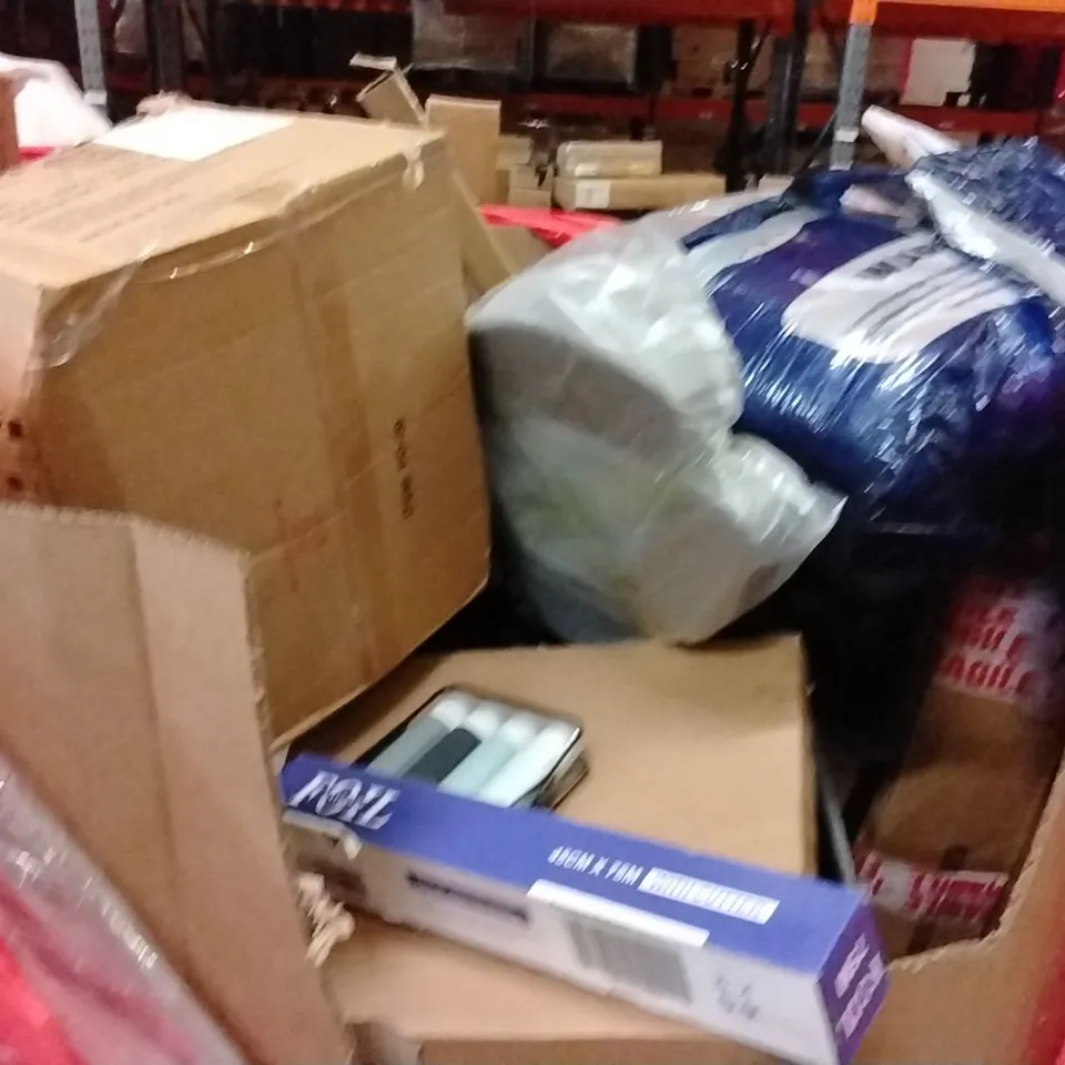 PALLET OF ASSORTED HOUSEHOLD GOODS AND PRODUCTS TO INCLUDE;CAT LITTER TRAY,FOOD TRAY,TRAVEL BOTTLES