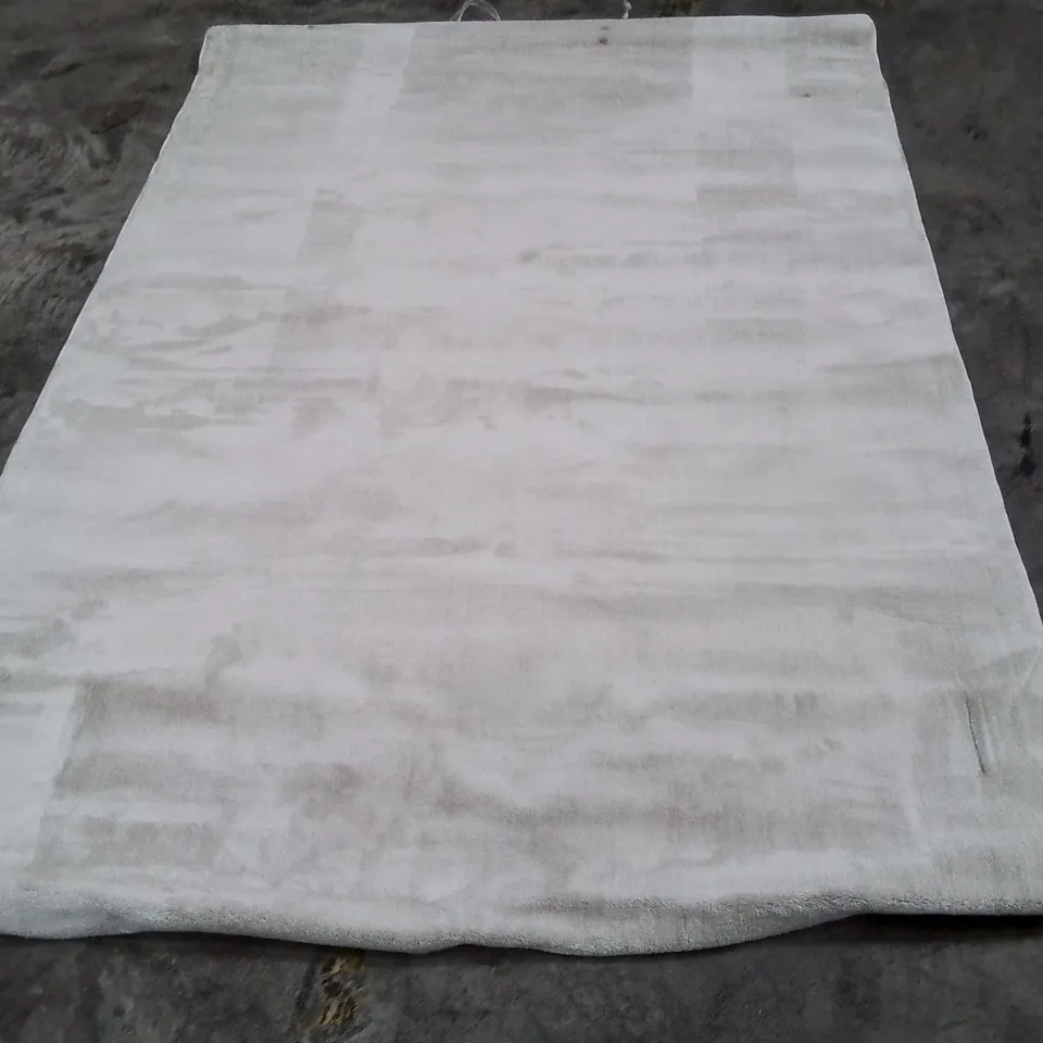 QUALITY DESIGNER AREA RUG - APPROXIMATELY 215X150CM