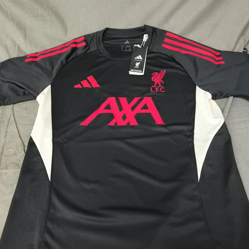 LIVERPOOL FC TRAIING TEE - SIZE SMALL