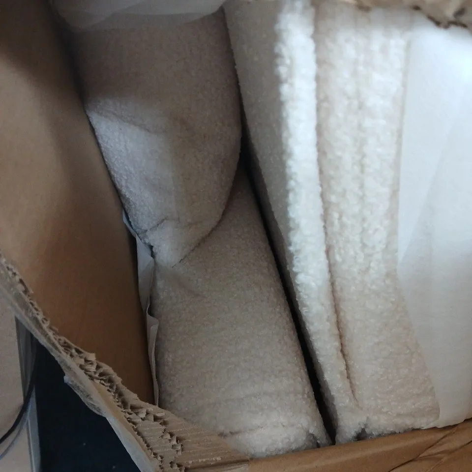 BOXED FOLDING CUSHIONED SEAT