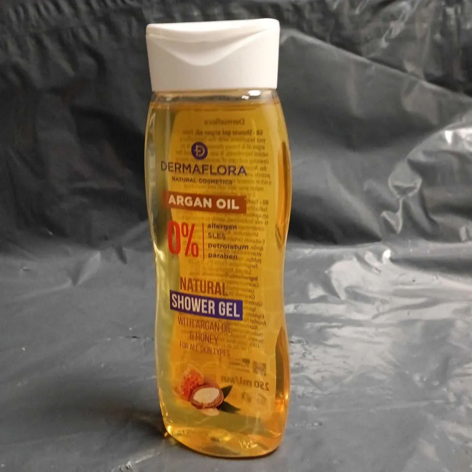 LOT OF APPROX. 10 ASSORTED COSMETIC/BEAUTY ITEMS VARYING IN SIZE/STYLE TO INCLUDE:LIQUID SOAP, SHOWER GEL AND MINOXIL HAIR GROWTH SERUM