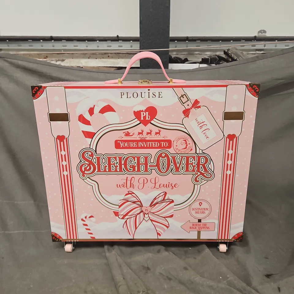 PLOUISE THE SLEIGH OVER TRAVEL CASE IN PINK