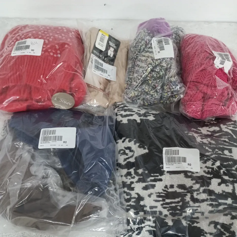 APPROXIMATELY 30 ASSORTED CLOTHING ITEMS IN VARIOUS SIZES, COLOURS & STYLES TO INCLUDE BRANDS SUCH AS APRICOT, RHONDA SHEAR, WYNNE COLLECTION, ETC - COLLECTION ONLY