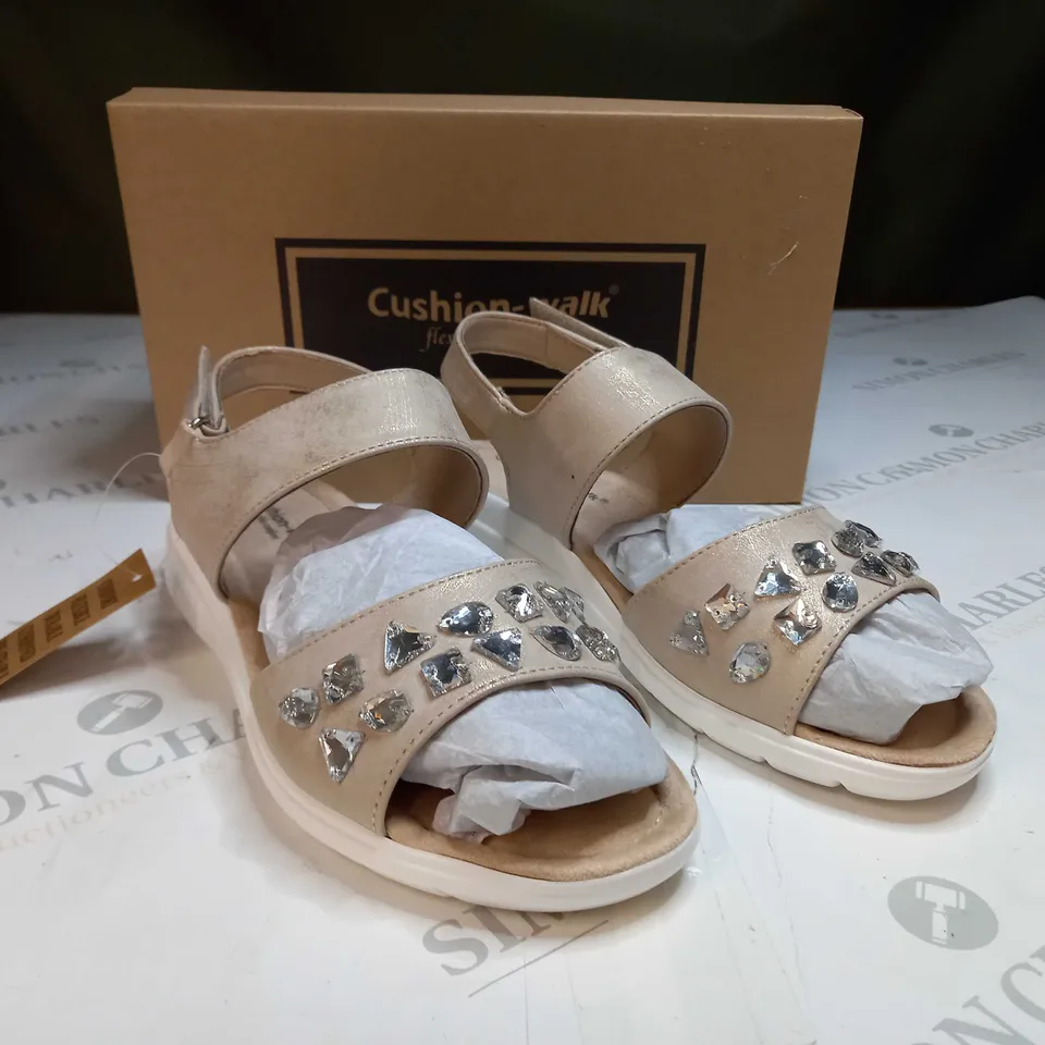 CUSHION WALK DIAMOND SANDAL IN GOLD - SIZE 5