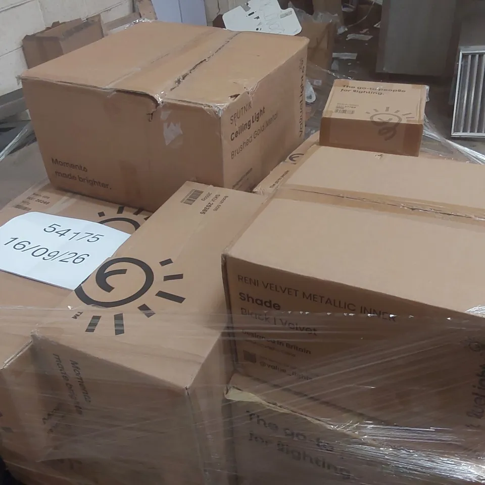 PALLET CONTAINING A VERY LARGE QUANTITY OF ASSORTED DESIGNER LIGHTING PRODUCTS
