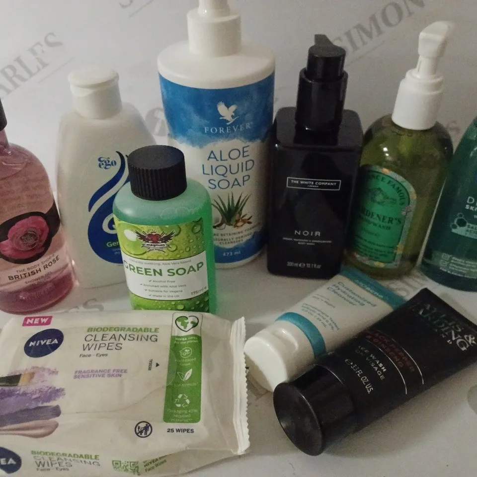 LOT OF 10 ASSORTED HEALTH & BEAUTY PRODUCTS TO INCLUDE FOREVER ALOE LIQUID SOAP 473ML, THE WHITE COMPANY NOIR BODY WASH 300ML, ELEGANCE FAMOUS GARDNER'S HAND WASH 250ML ETC.   