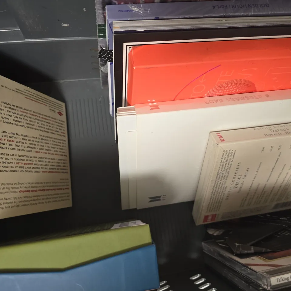 APPROXIMATELY 18 ASSORTED ALBUMS TO INCLUDE ROXY MUSIC, CLASSIC SOUL, BLACK LABEL SOCIETY, ETC
