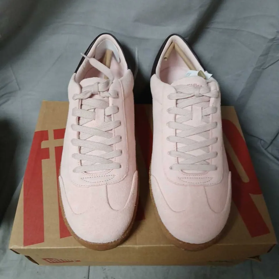 FITFLOP RALLY T-TOE SUEDE CREPE SNEAKERS - CLAY PINK/PLUMBERRY, UK 7
