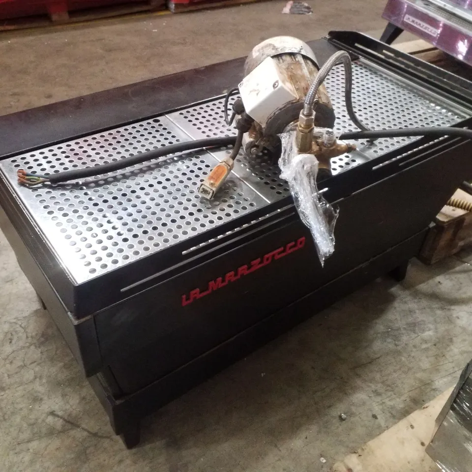 LA MARZOCCO LINEA PB AV 3 GROUP COFFEE MACHINE