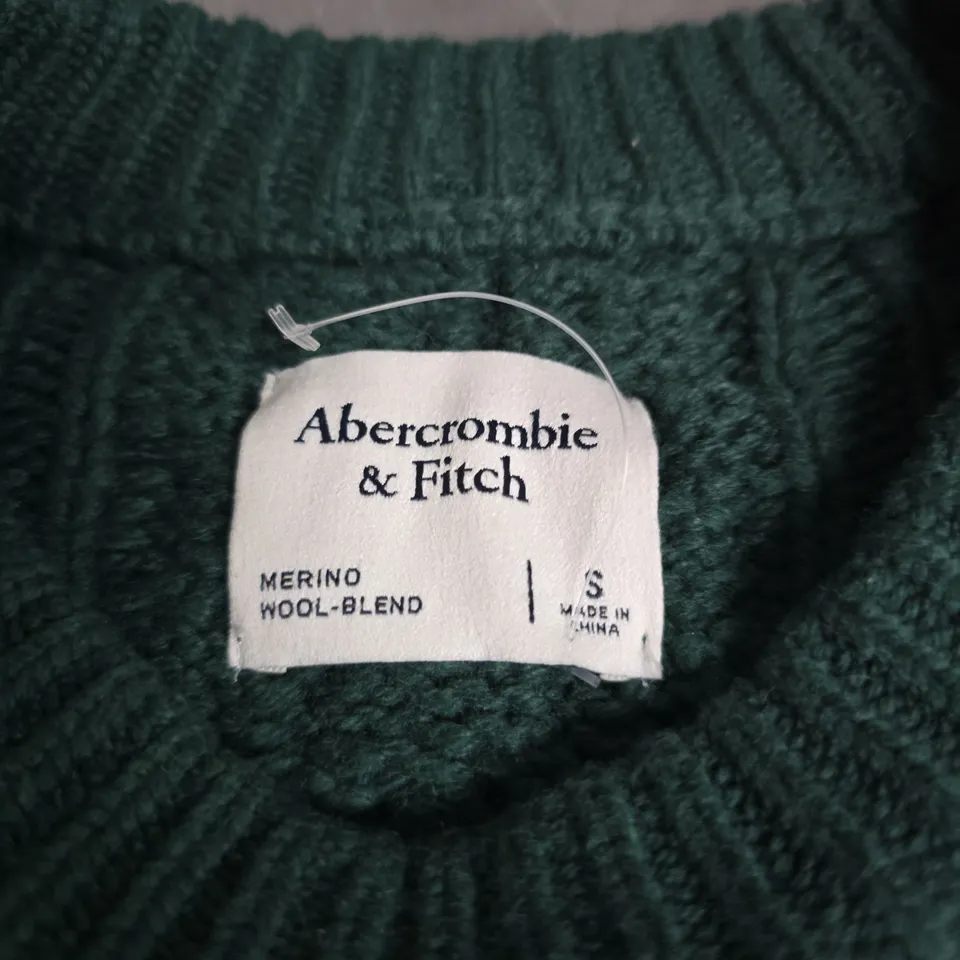 ABERCROMBIE & FITCH MERINO WOOL-BLEND KNITTED JUMPER IN GREEN - S