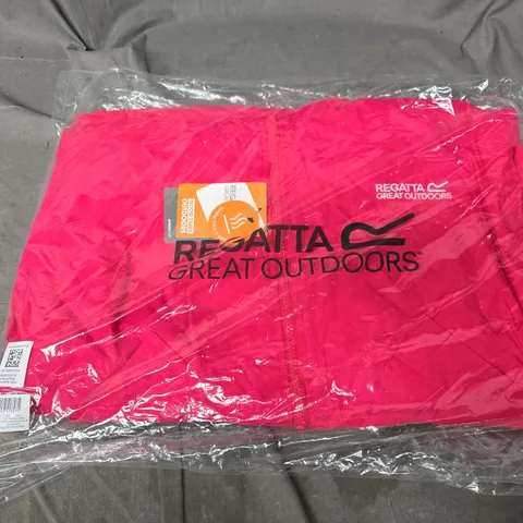 BAGGED REGATTA JUNIOR WATERPROOF ROBE IN PINK - 5/9 YRS