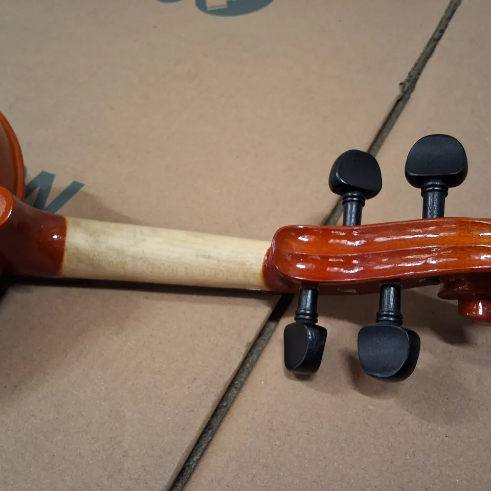 1/2 VIOLIN WITH BOW IN SOFT CASE 