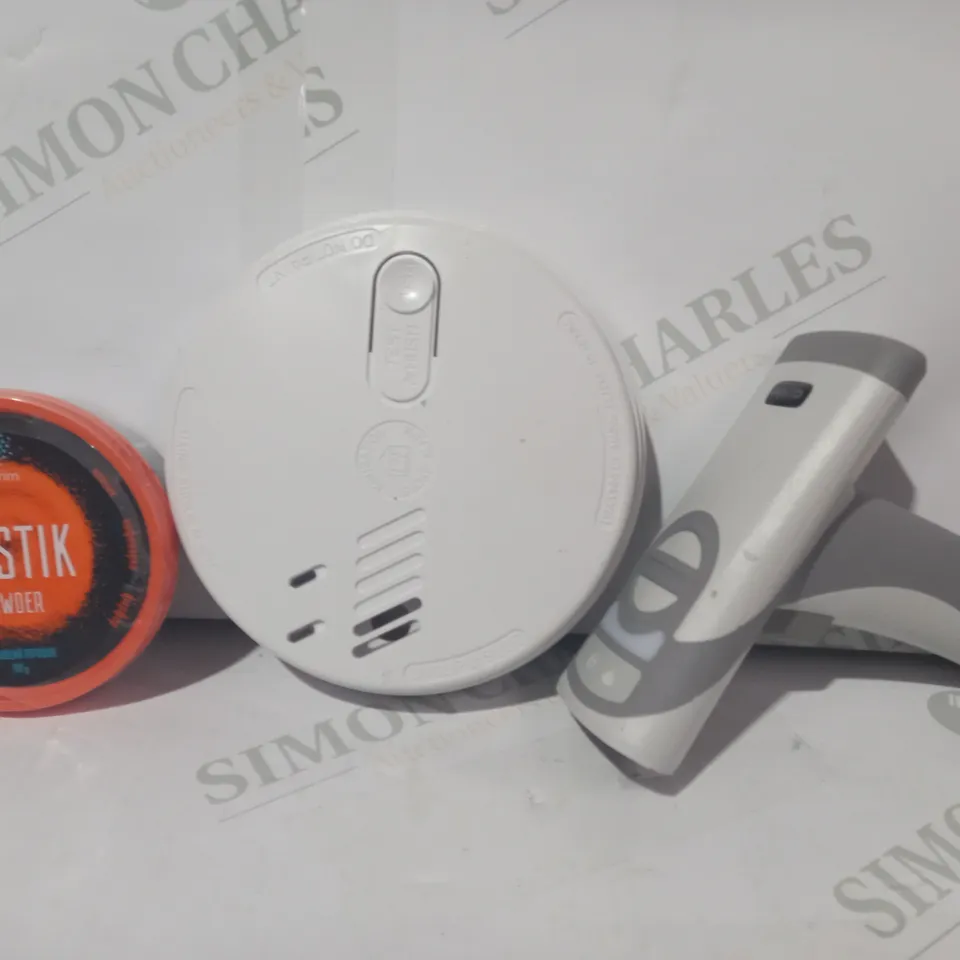 LOT OF APPROXIMATELY 10 ASSORTED HOUSEHOLD ITEMS TO INCLUDE EI141RC IONISATION SMOKE ALARM, CODE CR2702 SCANNER, MYSTIK POWDER, ETC