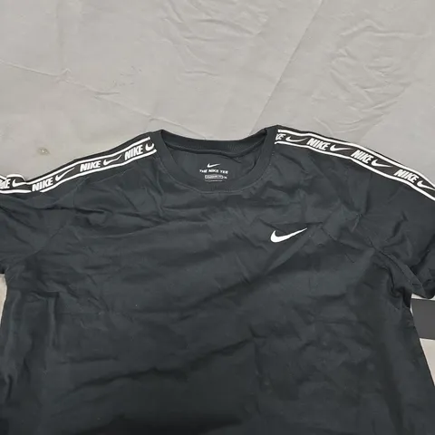 NIKE MEN'S BLACK T‑SHIRT, UK XL