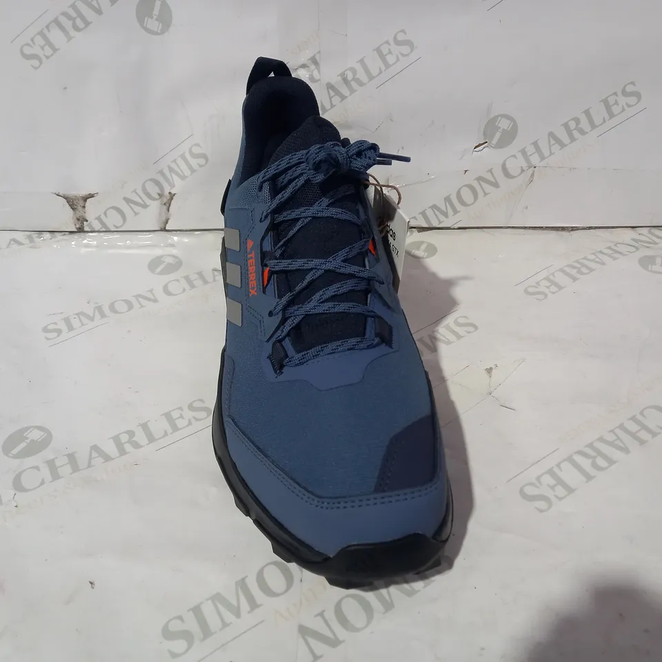 BOXED PAIR OF DESIGNER SHOES IN THE STYLE OF ADIDAS TERREX AX4 GTX IN BLUE/GREY/BLACK UK SIZE 10.5 