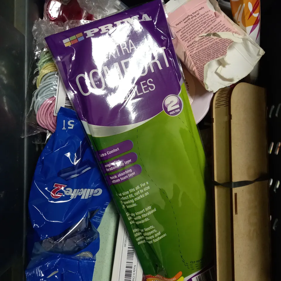 BOX OF APPROXIMATELY 20 ASSORTED HEALTH & BEAUTY PRODUCTS TO INCLUDE PINK VELVET TANNING MITT, AGE PERFECT CLEANSING MILK, OLAPLEX ETC