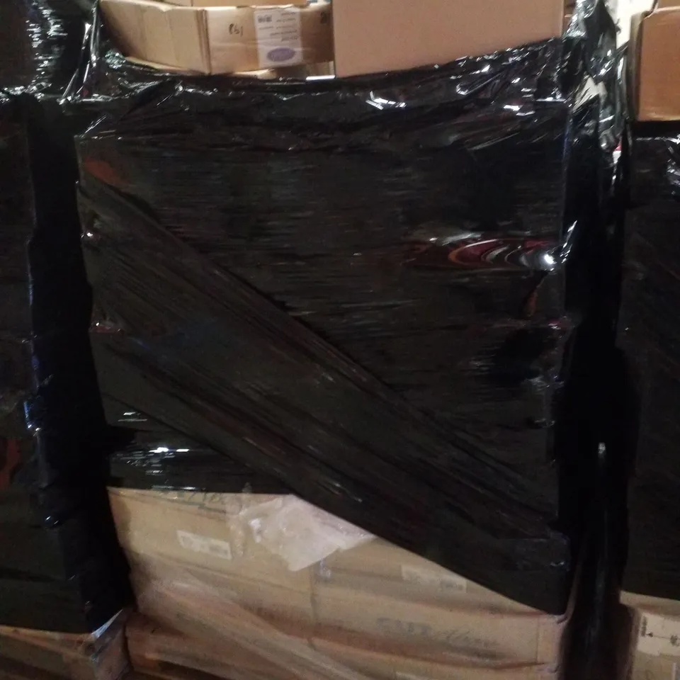 PALLET CONTAINING LARGE QUANTITY OF ASSORTED GREETINGS CARDS
