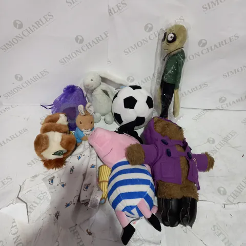 LOT OF APPROXIMATELY 5 ASSORTED TEDDIES TO INCLUDE PETER RABBIT, PEPPA PIG AND SALAD FINGERS