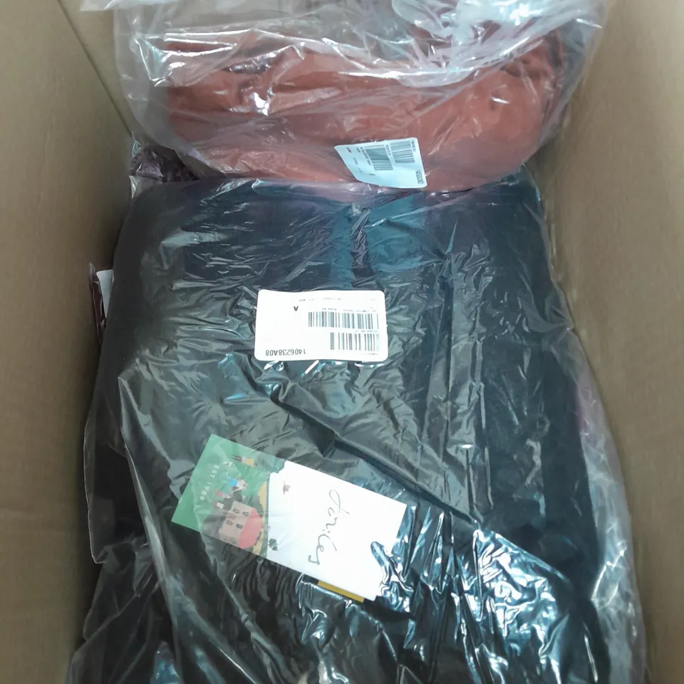 A BOX OF 10 VARIOUS CLOTHING ITEMS TO INCLUDE A PAIR OF KIM&CO. STRETCHY TROUSERS AND 2 PAIRS OF FAUX LEATHER TROUSERS ETC.