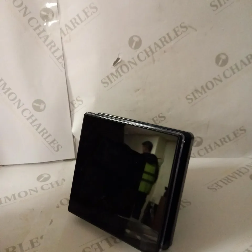 KNIGHTSBRIDGE 100MM/4" LED BACKLIT EXTRACTOR FAN