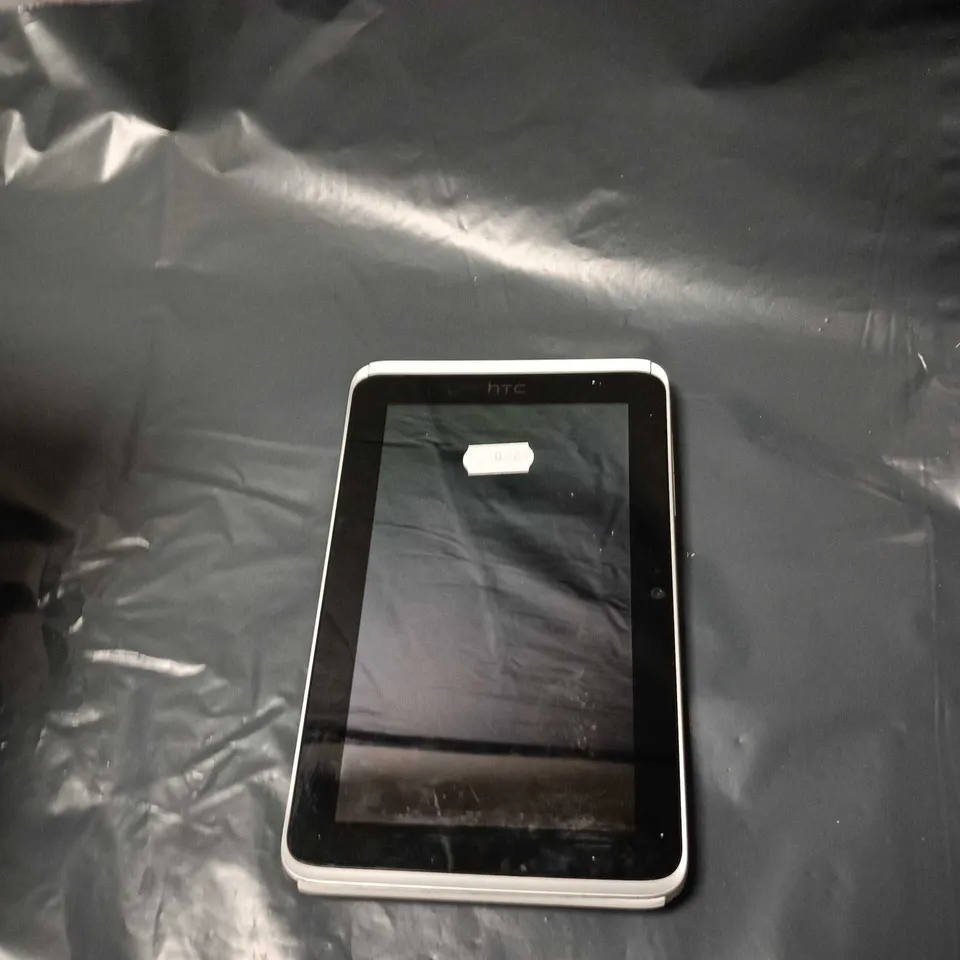 HTC TABLET  – SILVER BACK WITH WHITE CAMERA MODULE 