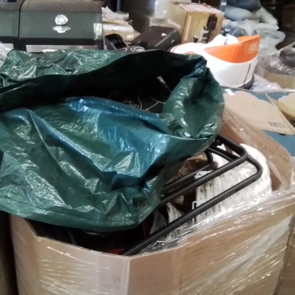 PALLET OF ASSORTED HOUSEHOLD GOODS AND PRODUCTS TO INCLUDE;SUN LOUNGER,FLOWER BASKETS,DOG BED