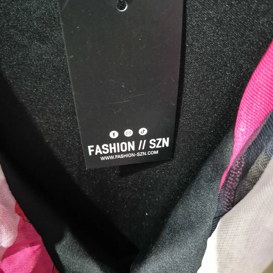 FASHION // SZN MAXI DRESS – UK 22 – PINK/BLACK ABSTRACT PRINT
