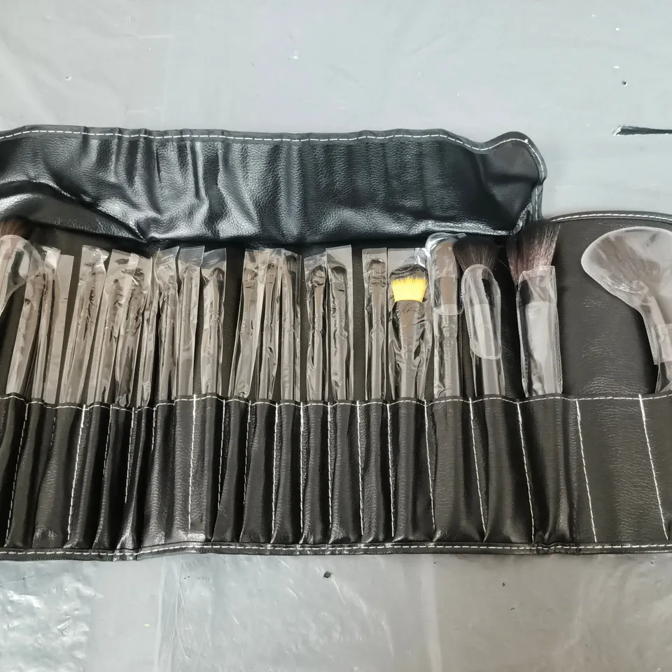 5 X MAKEUP BRUSH SETS WITH WRAP CARRY CASE