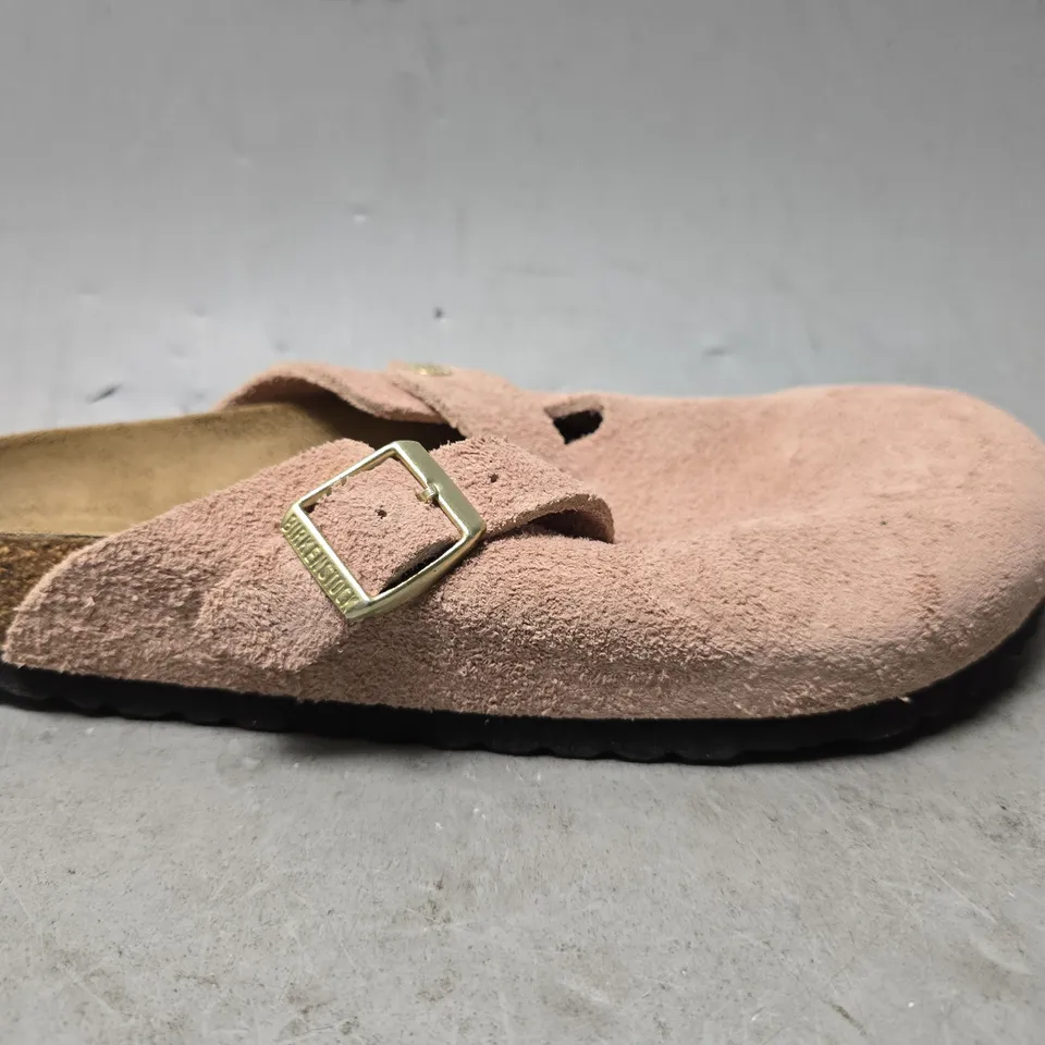 BIRKENSTOCK LIGHT PINK CLOGS - SIZE 40 
