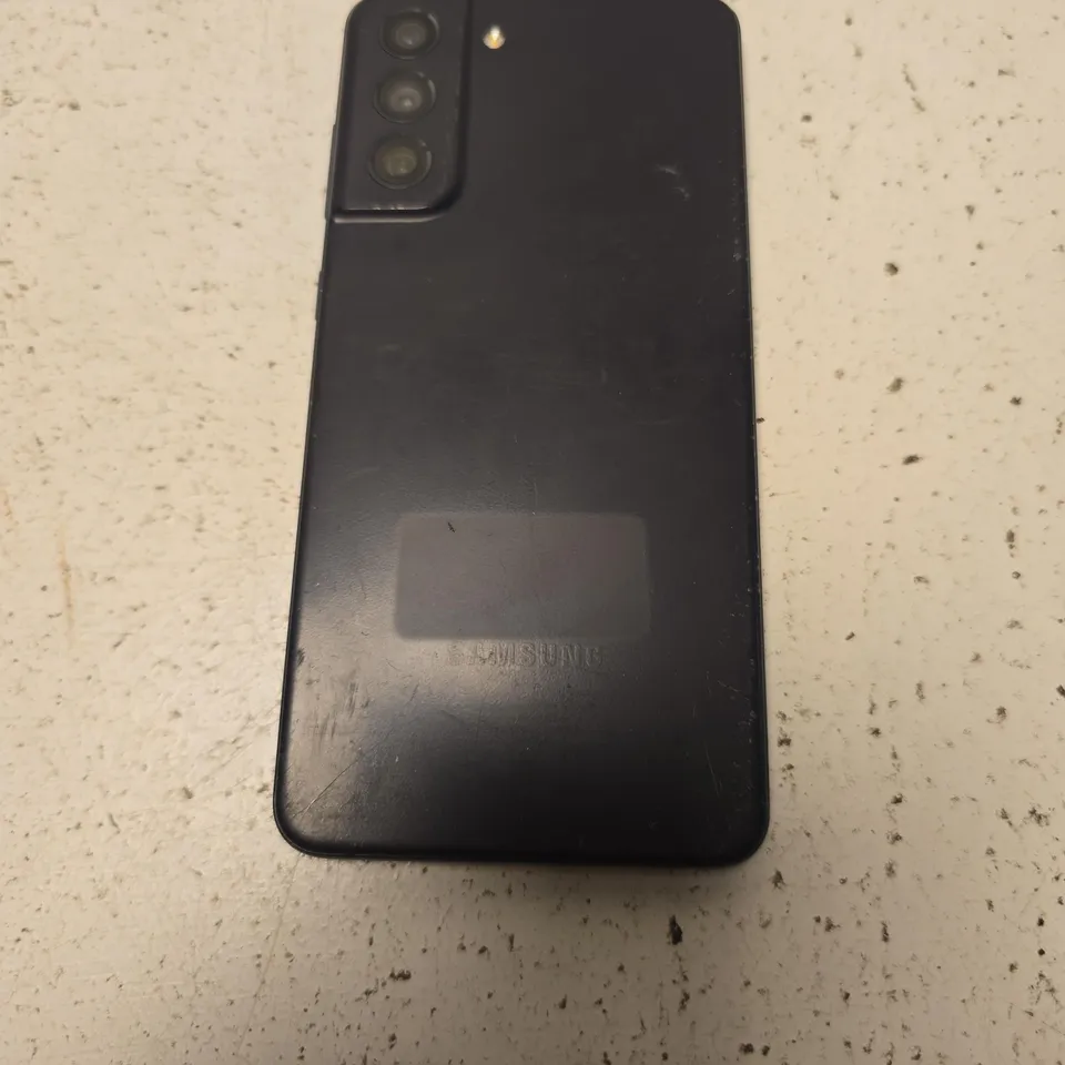 SAMSUNG GALAXY SMARTPHONE – BLACK, TRIPLE CAMERA