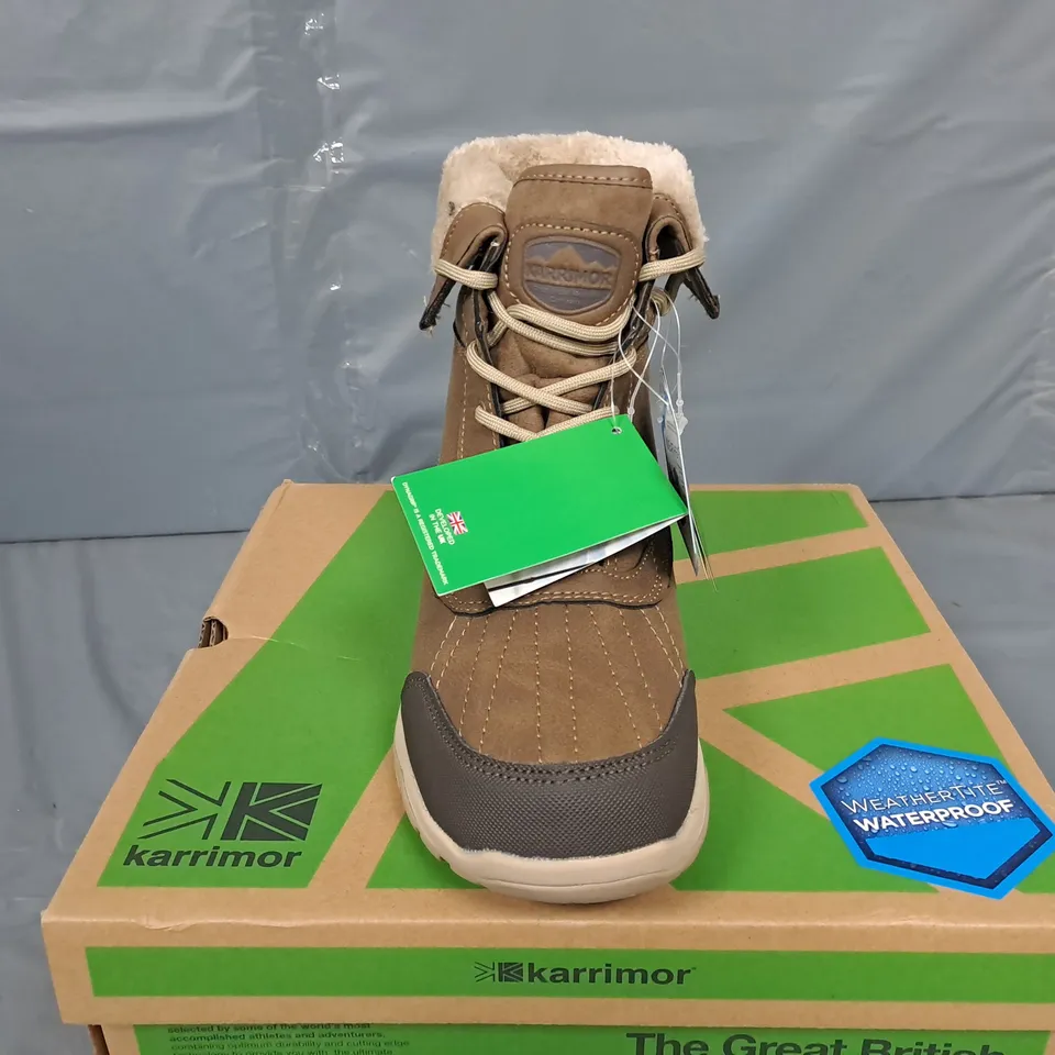 BOXED PAIR OF KARRIMOR EDMONTON LADIES WEATHERTITE WINTER BOOTS IN BROWN - UK 4