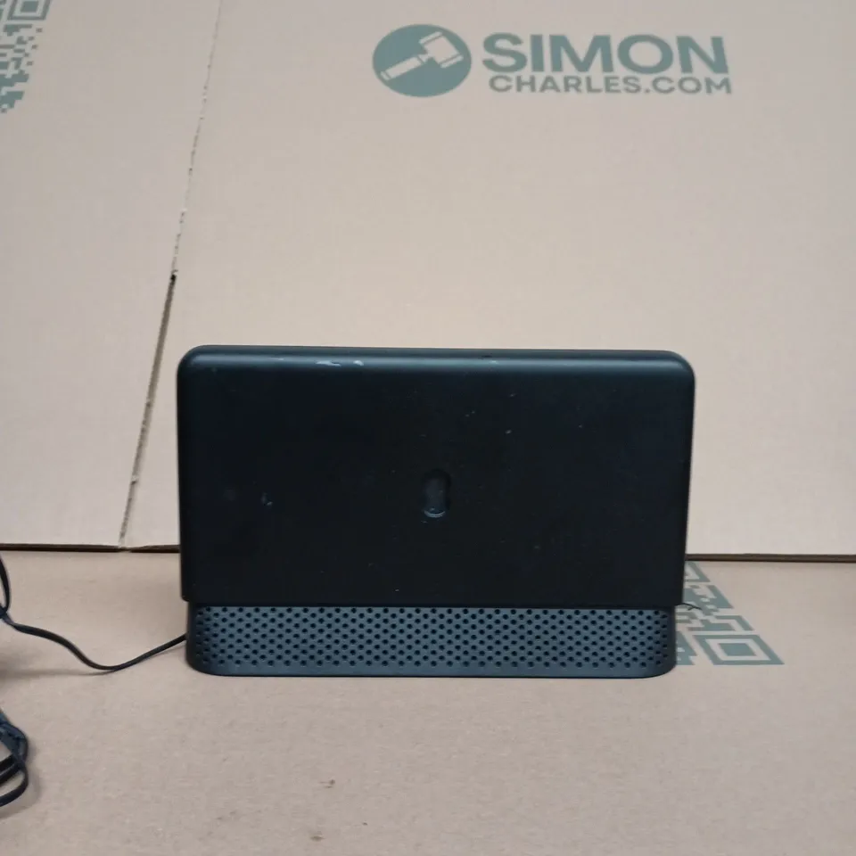BOX OF APPROXIMATELY 10 ASSORTED GOODS INCLUDING WIFI ROUTERS AND ETHERNET CABLES
