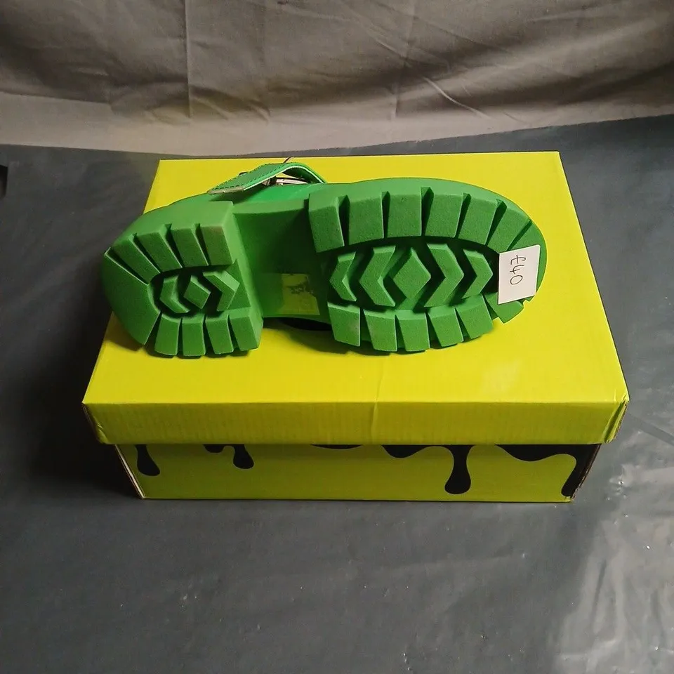 KOI KIDZ GREEN CARTOON-FACE PLATFORM SHOES WITH BUCKLE STRAP SIZE EU 39