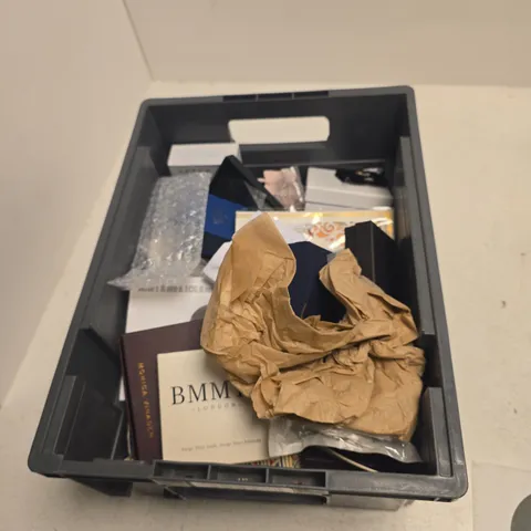 TOTE OF APPROXIMATELY 15 ASSORTED ITEMS TO INCLUDE: AMAZFIT ACTIVE 3 SMARTWATCH